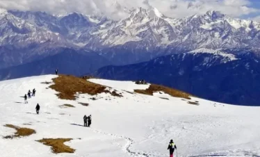 Dayara Bugyal Trek (3,750 Meters)